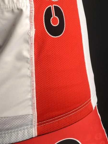 The open mesh sides extend all the way up through the armpits and sleeves for extra ventilation.