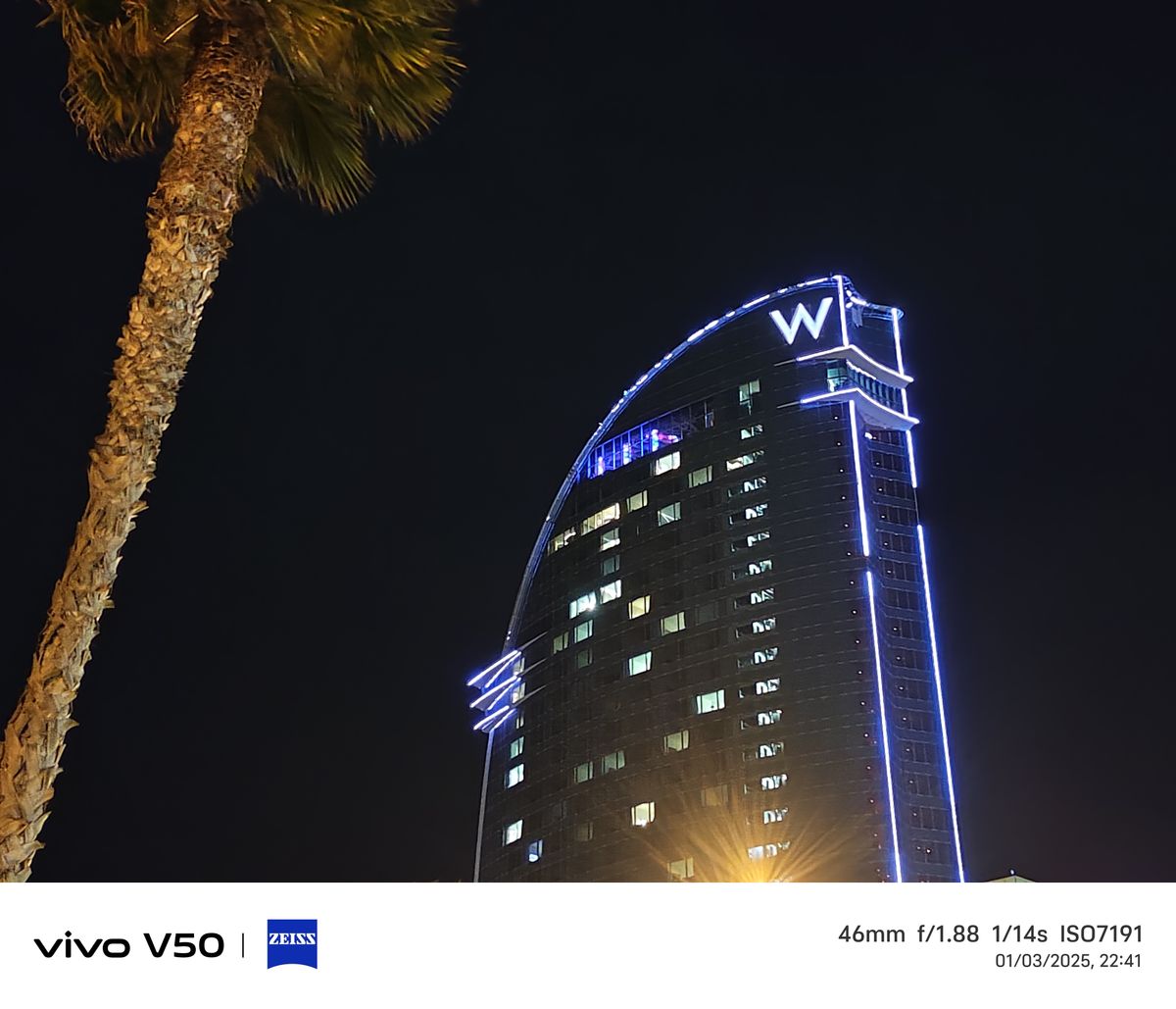 A photo taken on the Vivo V50 at night