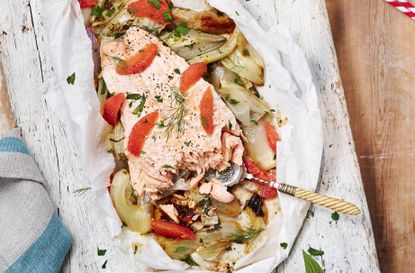 Salmon cooked papillote with fennel and grapefruit