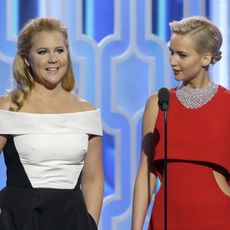 mc-amy-schumer-jennifer-lawrence