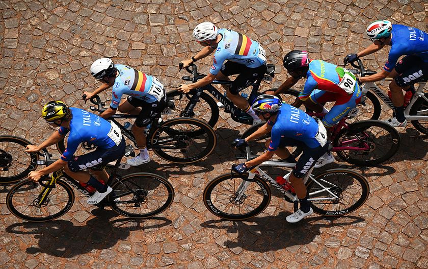 KIGALI, RWANDA - SEPTEMBER 26: A general view of Pietro Mattio and Team Italy, Jarno Widar and Team Belgium, Aaron Dockx and Team Belgium, Lorenzo Finn and Team Italy, Hebron Berhane and Team Eritrea and Alessandro Borgo and Team Italy compete during the 98th UCI Cycling World Championships Kigali 2025, Men Under 23 Road Race a 164.6km race from Kigali to Kigali on September 26, 2025 in Kigali, Rwanda. (Photo by Dario Belingheri/Getty Images)