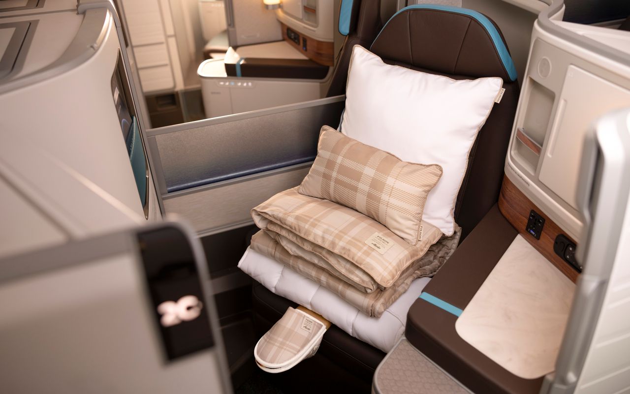 alaska airlines business class suites