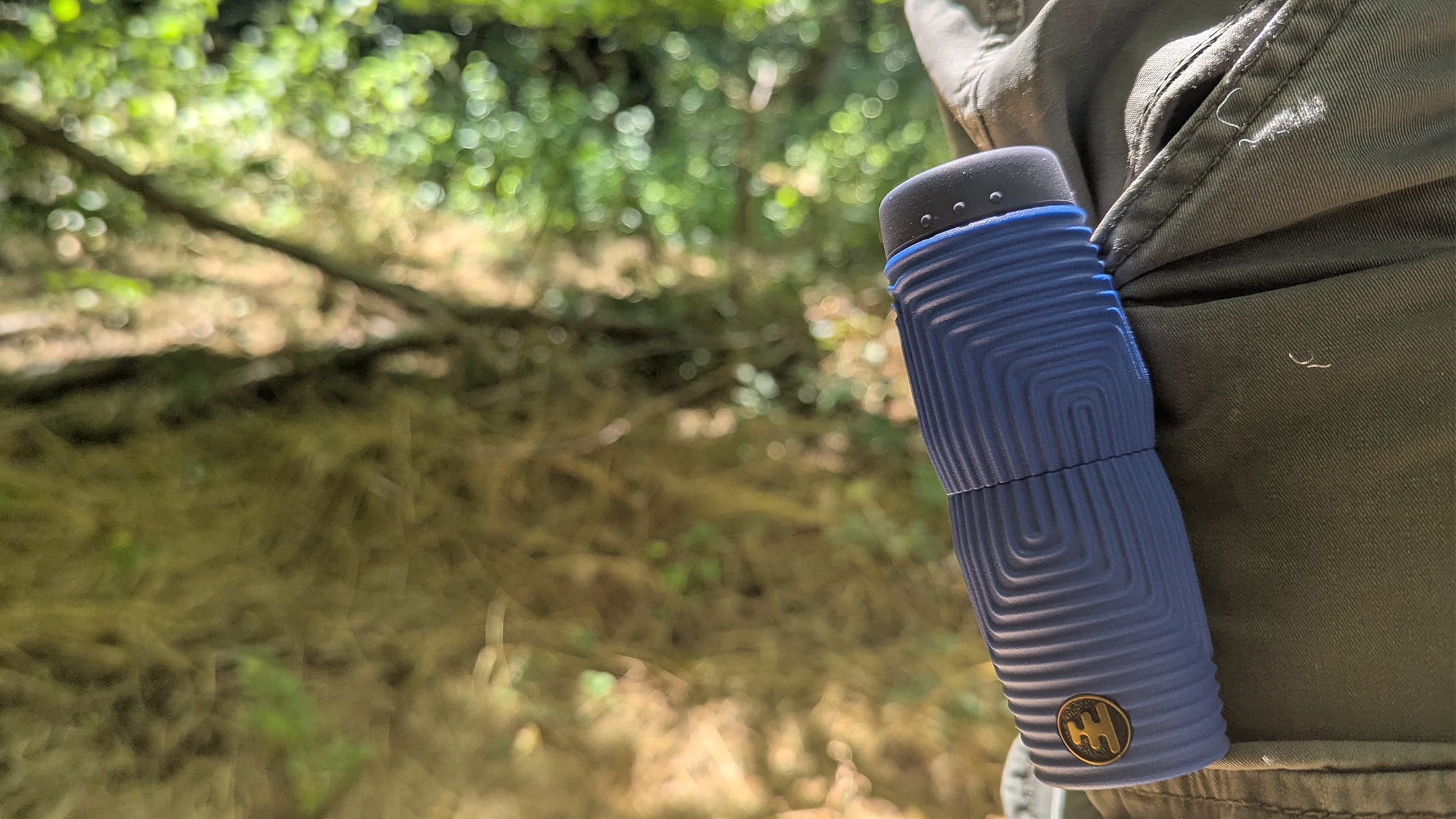 Nocs Zero Tube attached to the authors trousers.