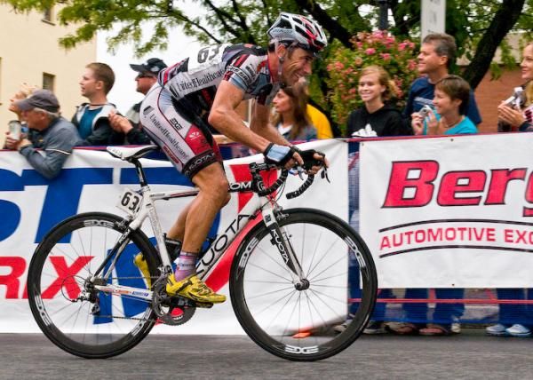 As the laps dwindle, Tim Johnson (UnitedHealthcare pb Maxxis) tries to distance himself from the field.