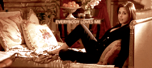 Sarah Michelle Gellar laying on a bed mouthing, "Everybody loves me," in a scene from Cruel Intentions.