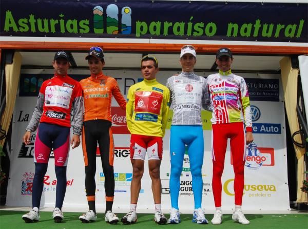 The jersey wearers on the podium after stage four