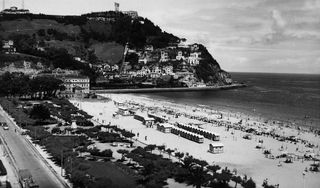 Old postcard image of Ondarreta beach in San Sebastian, which was close to the San Sebastián Recreation Club (later Real Sociedad) stadium between 1909 and 1913.