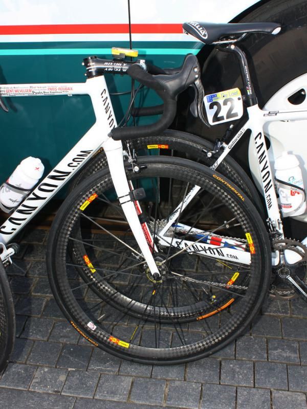 Omega Pharma-Lotto riders swapped out their shallow-section tubulars from Ronde van Vlaanderen in favor of faster and lighter Mavic Cosmic Carbone Ultimates.
