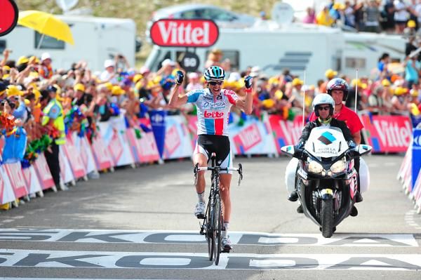 Jelle Vanendert (Omega Pharma-Lotto) wins stage 14 with a solo breakaway.