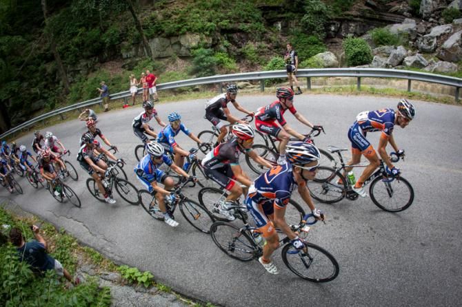 The main field nears the top of the climb.