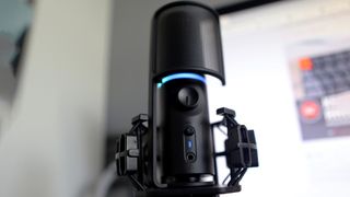 Streamplify Mic on tripod mount in front of a computer monitor.