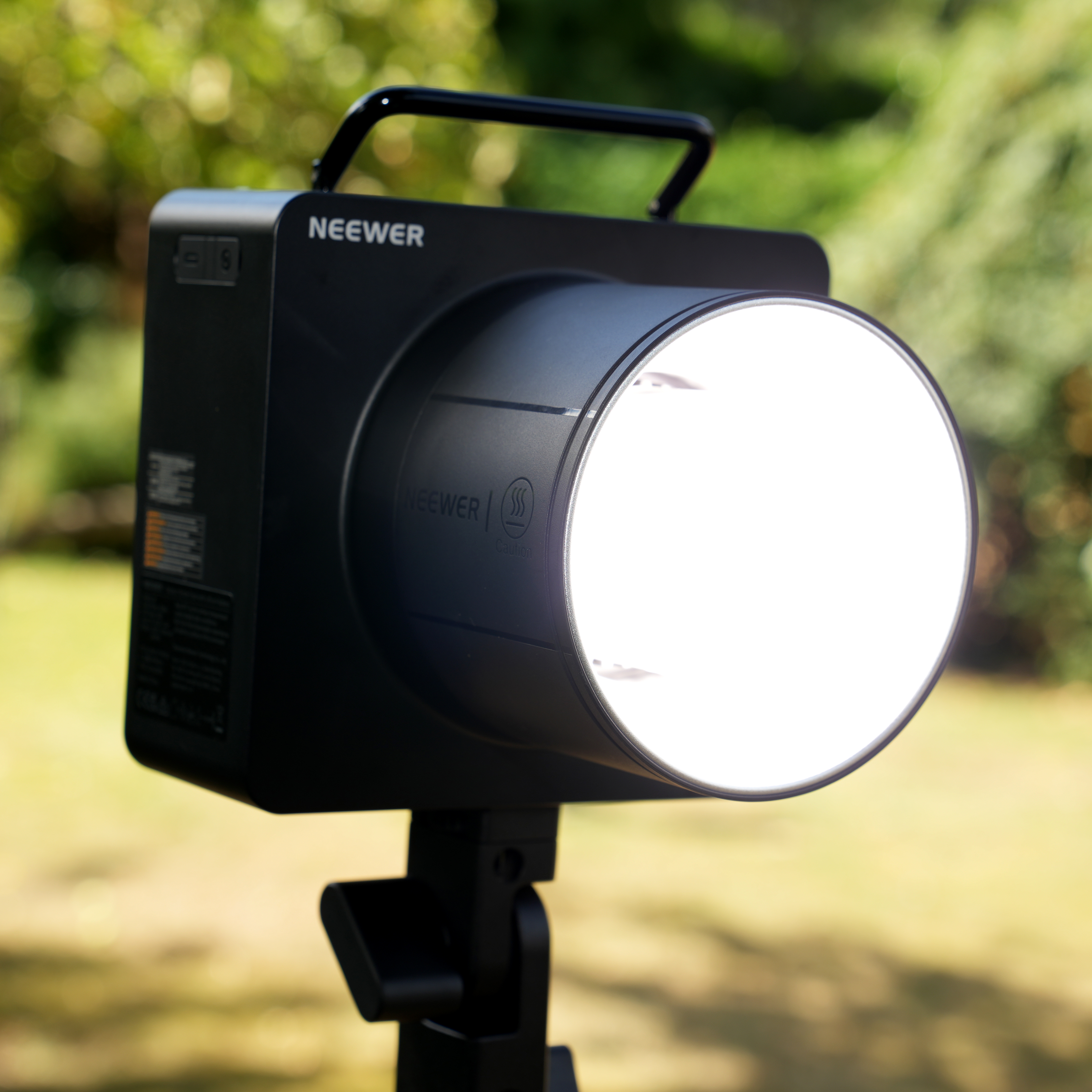 Neewer Q6 strobe light outside