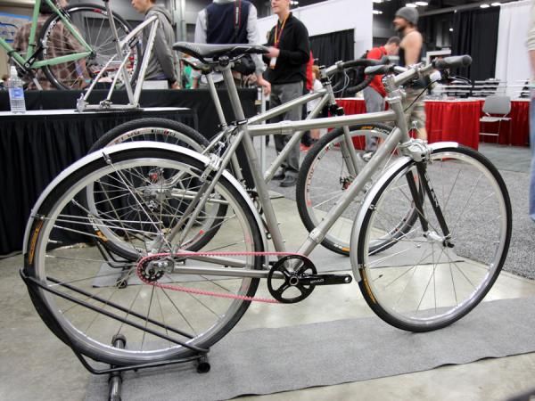 This Dean townie comes equipped with S&amp;S couplers so you can always be sure to have a bike with you when you're on the road.