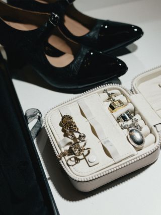 nXk4GBkwTx7LkZgEqSiEJM-320-80 كل التفاصيل وراء نظرة Gracie Lawrence على Tonys تبدو