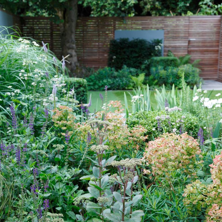 Garden fence ideas – 28 ways to ensure beautiful boundaries | Ideal Home