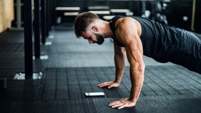Fitness app used in gym