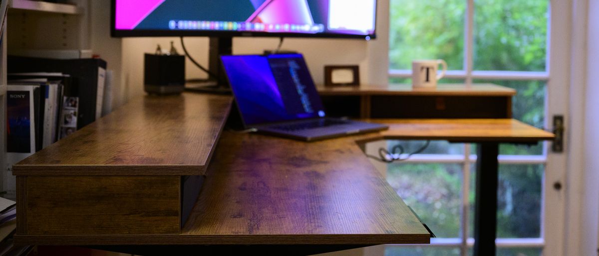 Fezibo Worland standing desk in a home office