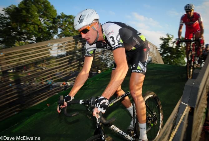 Ryan Trebon (Cannondale Cyclocrossworld.com) leading the race at the flyover