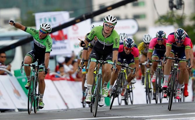 Moreno Hofland (Belkin Pro Cycling) wins the sprint