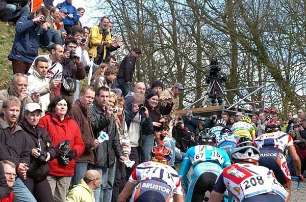 Trying to catch the action on the Muur
