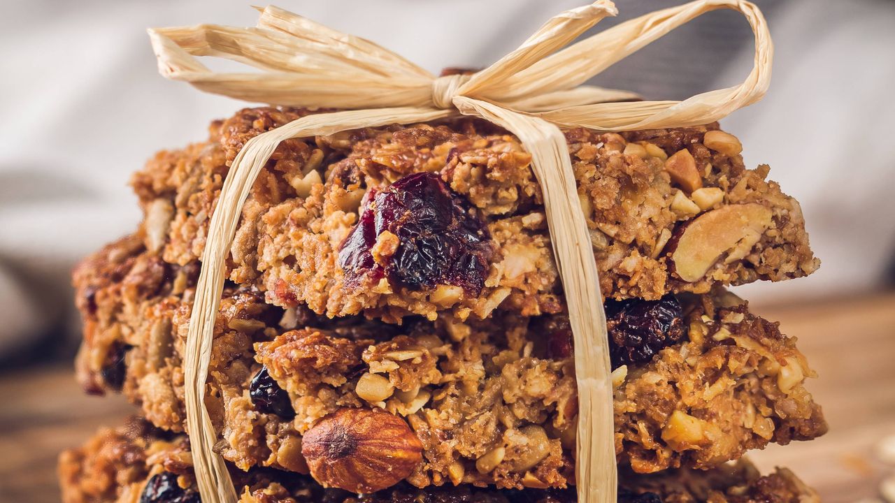 Protein flapjacks with string bow