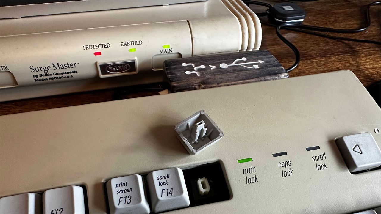 I built a configurable ADB-to-USB adaptor to use a vintage 1990