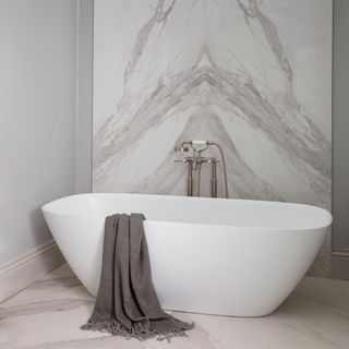 bathroom with bathroom tub and grey cloth