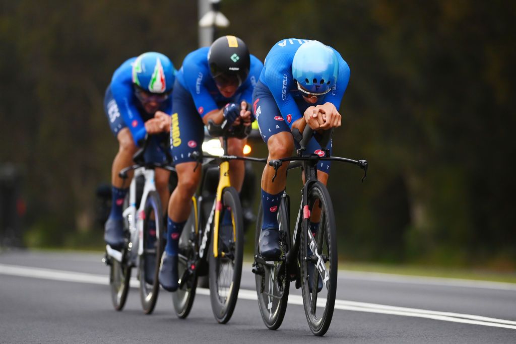 The Italian men at full speed during the Team Relay