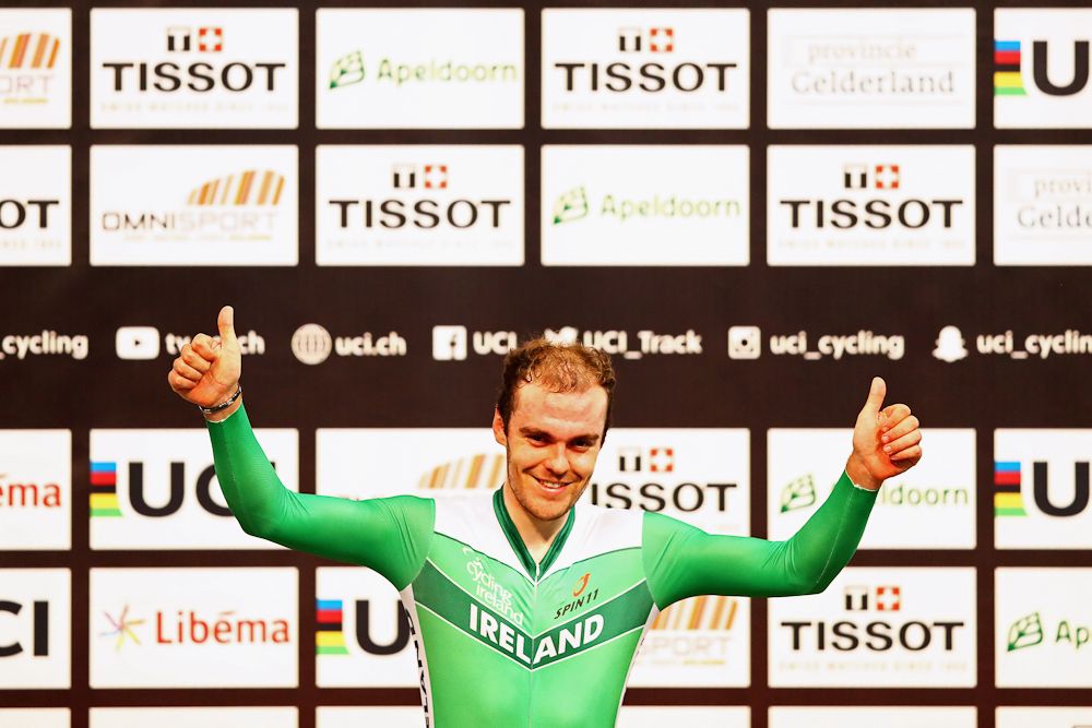 ark Downey of Ireland celebrates winning the gold medal in the Men's Points Race