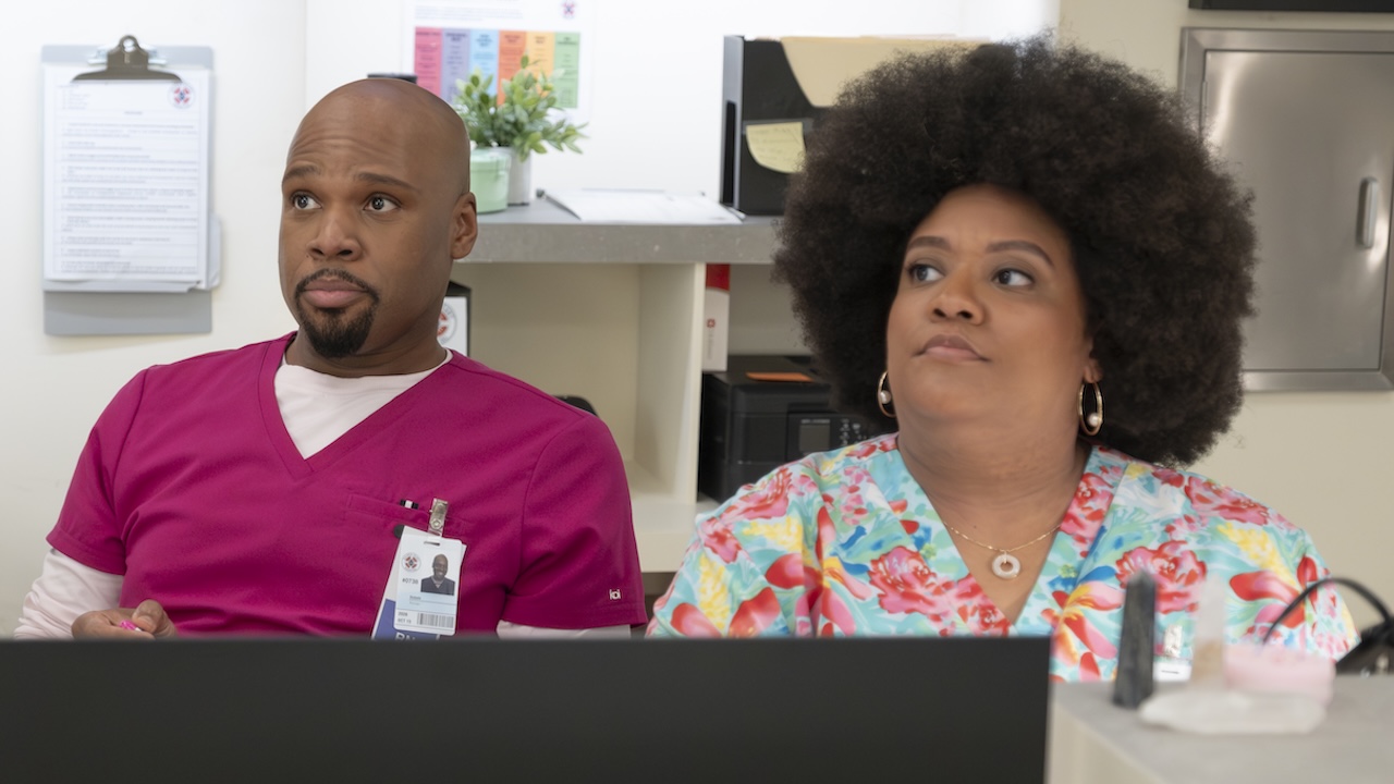 Nurse Francois Dubois and Nurse Pippa Raymond behind desk in Scrubs Season 10