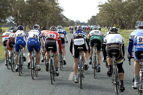 The strong cross-winds was causing the race to splinter in the early kilometres of stage three from Moama to Barham.