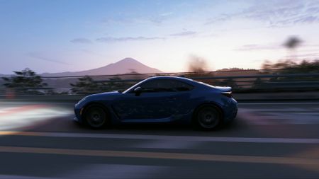 Forza Horizon 6 2022 Toyota GR86 dirving down Hakone Nanamagari at dusk with Mt Fuji in the background