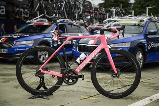 Bruno Armirail's pink LaPierre Xelius SL at the 2023 Giro d'Italia stage 15