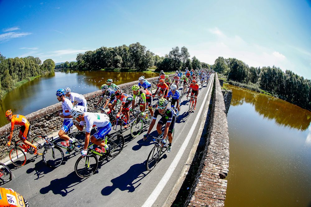 The peloton in action at Giro della Toscana