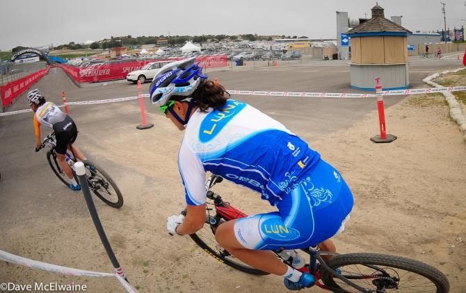 Katerina Nash (Luna) keeping Marianne Vos in sight on lap two