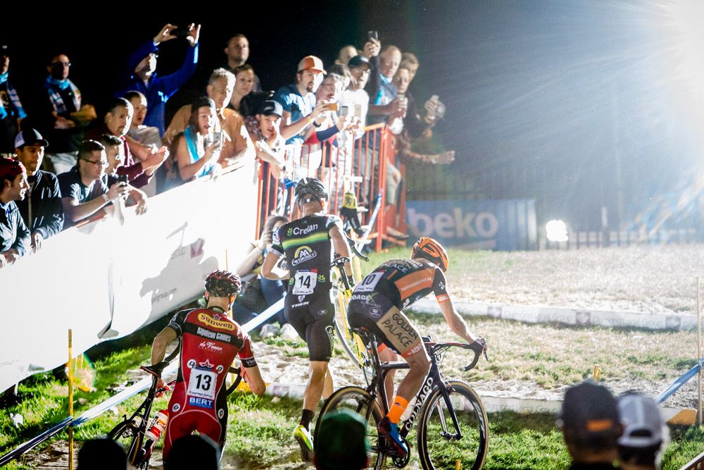 Sven Nys (Crelan) leads a group through one of the run-up sections
