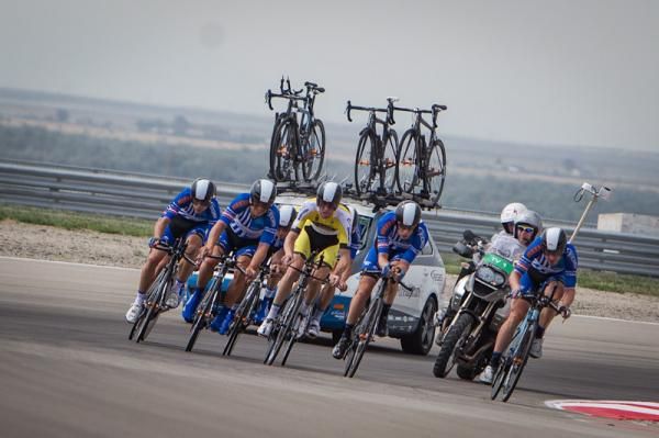 UnitedHealthcare comes through trying to protect the yellow jersey.