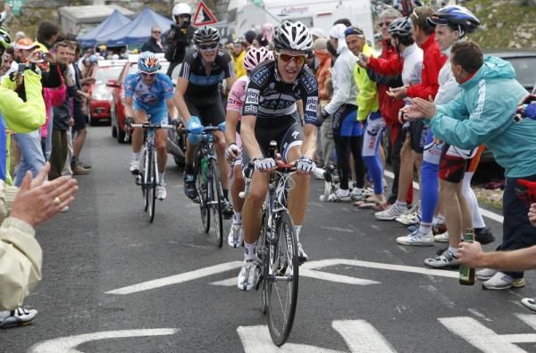 Chris Sorensen (Saxo Bank) leads teammate Richie Porte