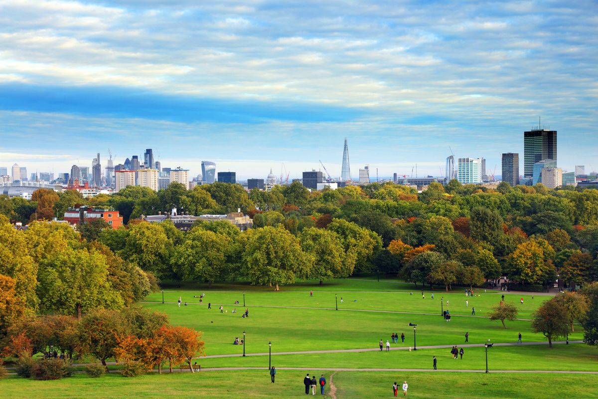 AI-generated image of a UK landmark with an F1 racetrack added