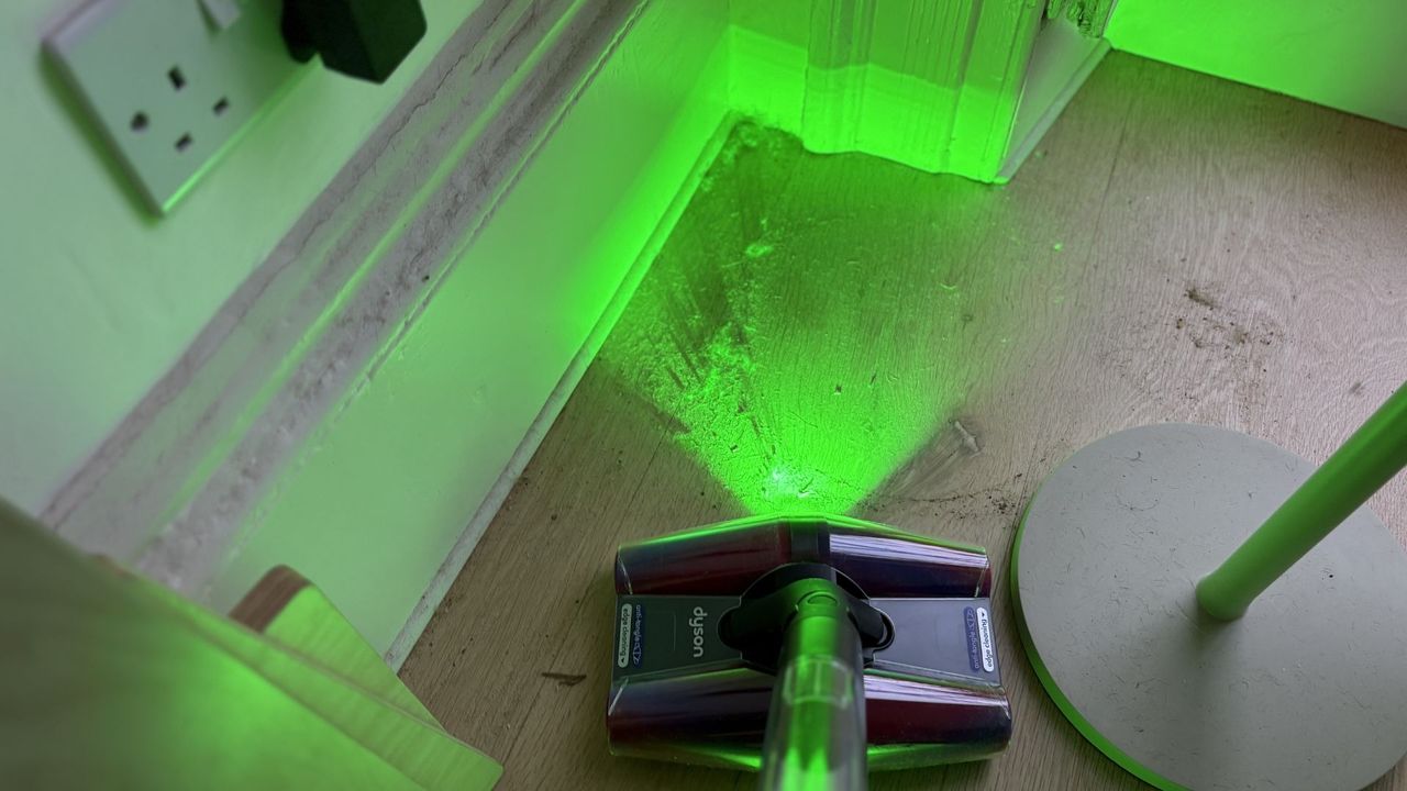 Testing the Dyson PencilVac Fluffycones Vaccum