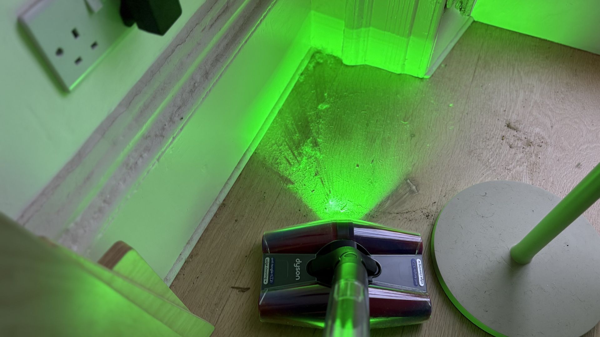 Testing the Dyson PencilVac Fluffycones Vaccum