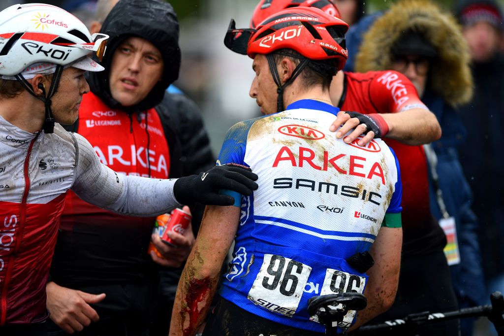 LA CHAPELLESAINTAUBIN FRANCE APRIL 08 etail view of Kevin Vauquelin of France and Team Arka Samsic Blue Best Young Rider Jersey injured after being involved in a crash at finish line during the 68th Circuit Cycliste Sarthe Pays de la Loire 2022 Stage 4 a 1364km stage shortened due to bad weather conditions from La ChapelleSaintAubin to La ChapelleSaintAubin CircuitSarthe on April 08 2022 in La ChapelleSaintAubin France Photo by Dario BelingheriGetty Images