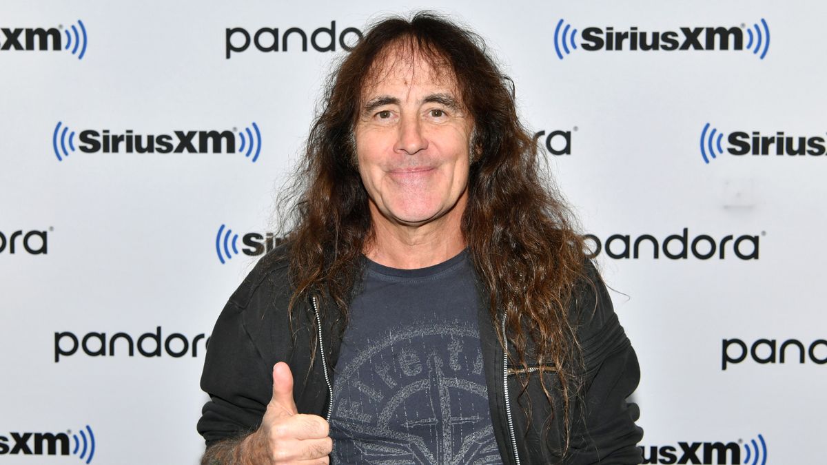 Steve Harris giving the thumbs up