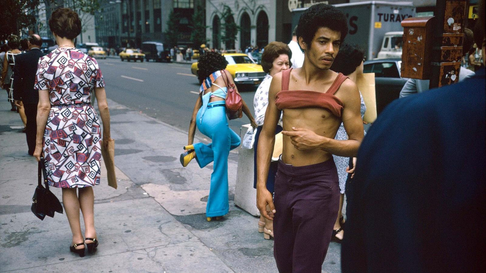  New York art exhibitions Joel Meyerowitz, New York City, 42nd St and Fifth Ave, 1974