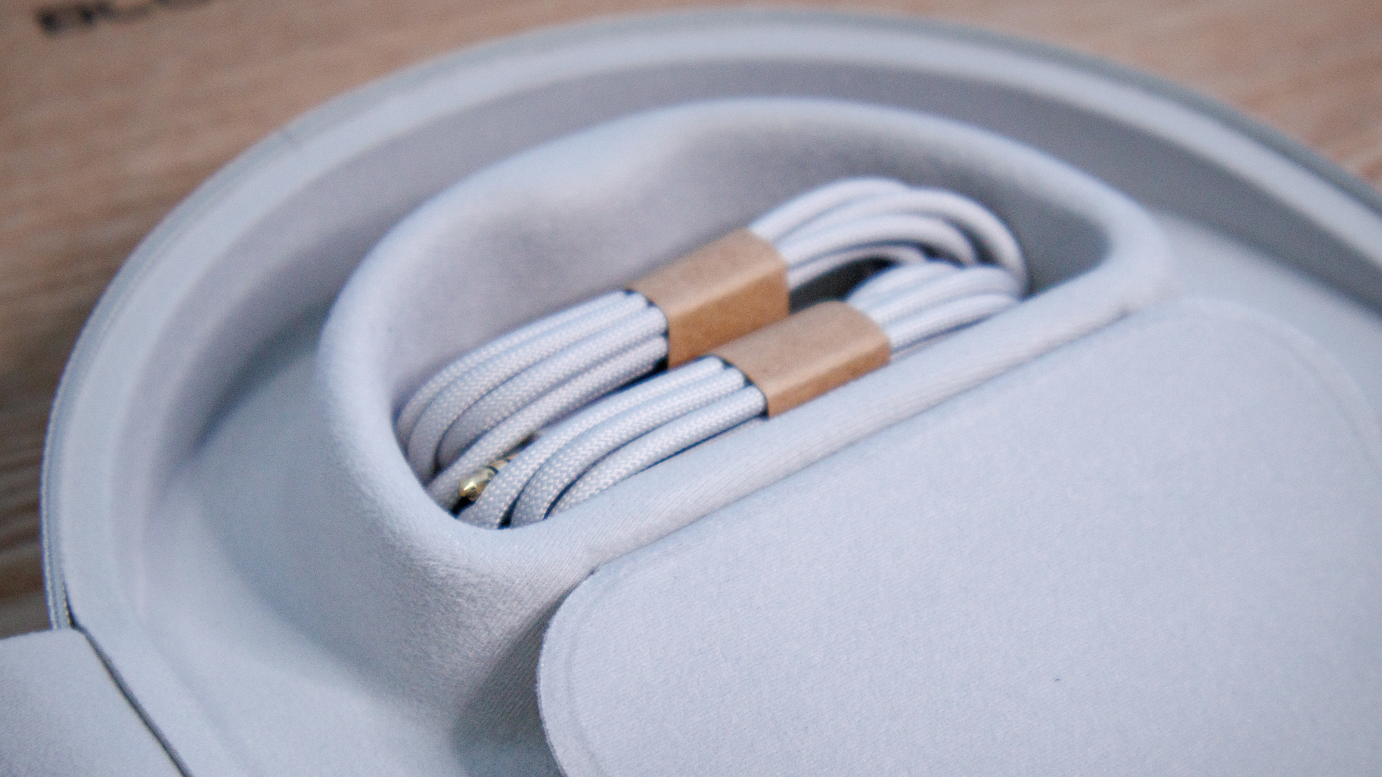 The cable pocket in the Cambridge Audio Melomania P100 SE headphones case.