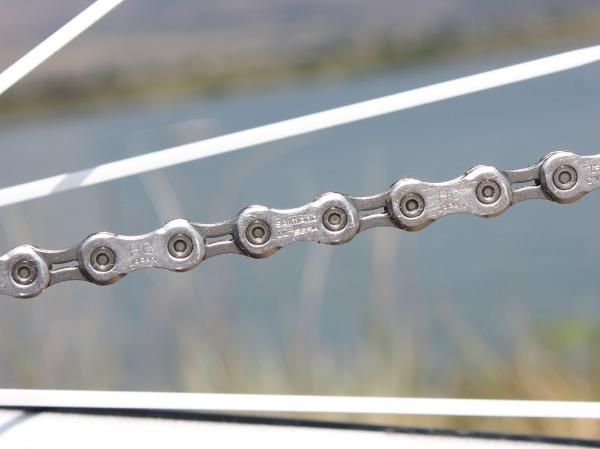 Shimano has carried over the directional chain design from the new Dura-Ace.