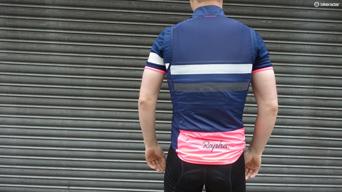 We would recommend going a size up from the gilet to the jersey