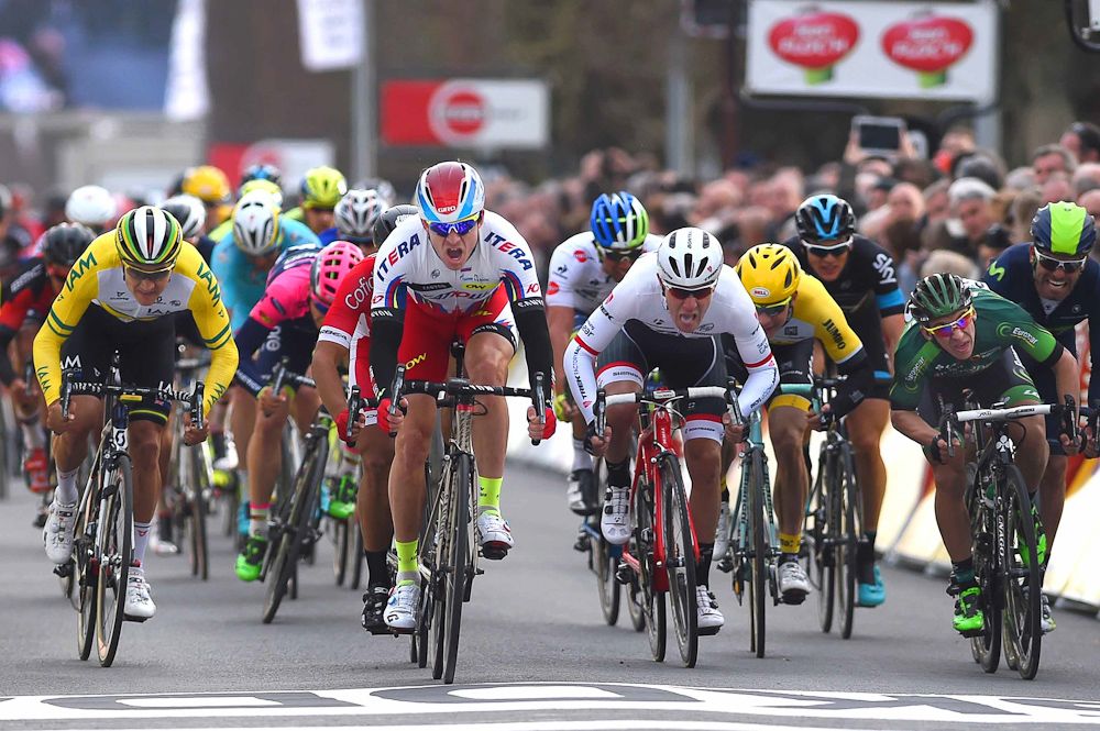Alexander Kristoff crosses the line to win stage 1.