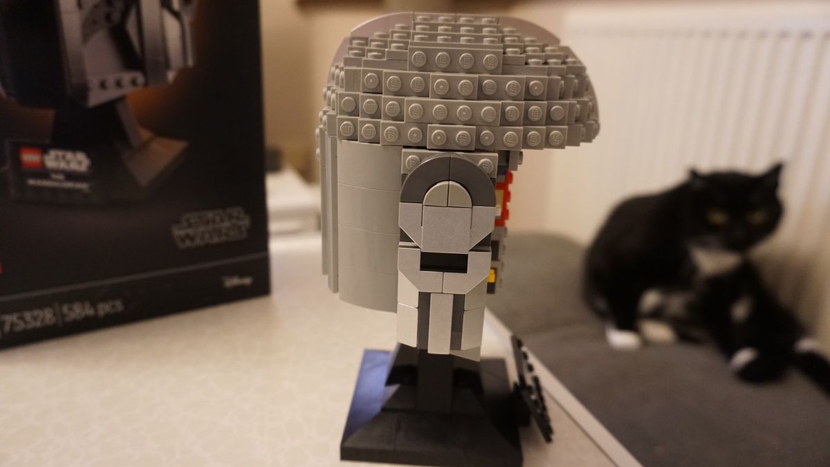 Lego Star Wars The Mandalorian Helmet 75328_Build in progress 6