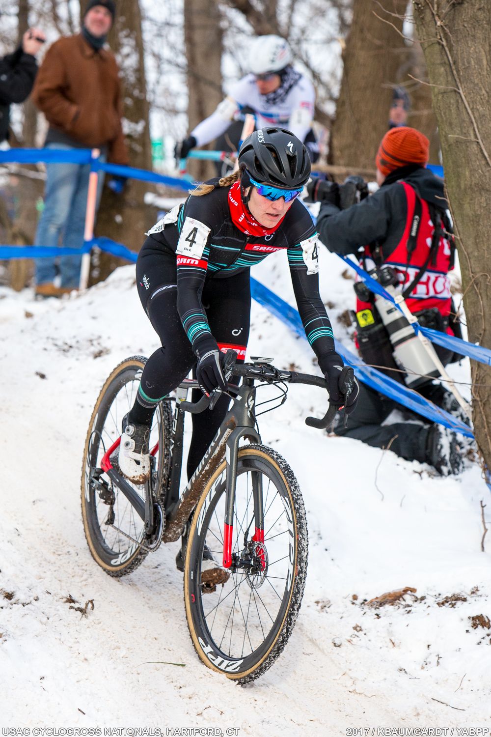 Elle Anderson takes an early lead and immediately comes under pressure from Katie Compton.